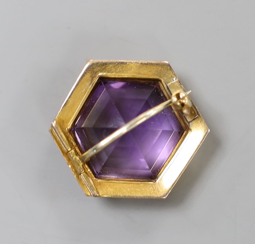 An Edwardian yellow metal, amethyst and seed pearl set hexagonal brooch, 23mm, gross weight 9.1 grams.